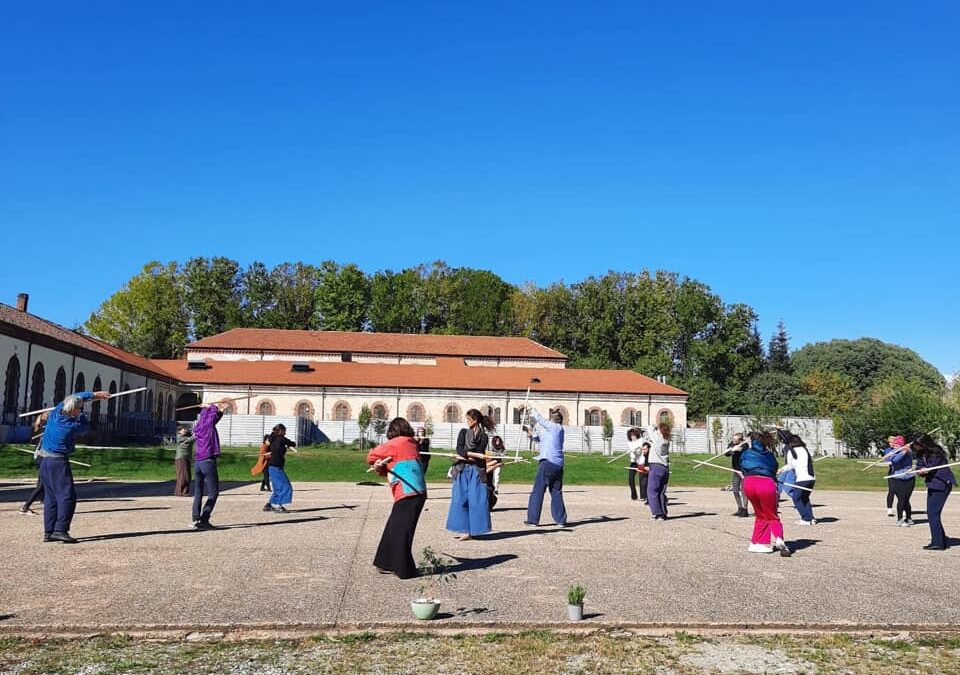 DANZARE LA COMUNITÀ PER RIDARE FIDUCIA AI CORPI di RITA MARIA FABRIS